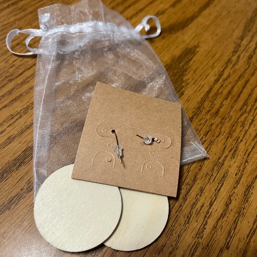 Plunder wooden baseball disc earrings - Picture 3 of 4